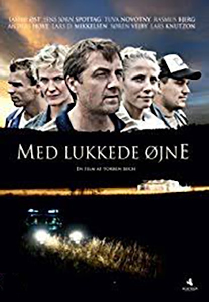 Med lukkede øjne