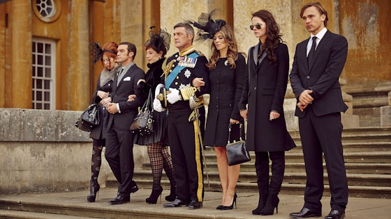 The Royals S01E01