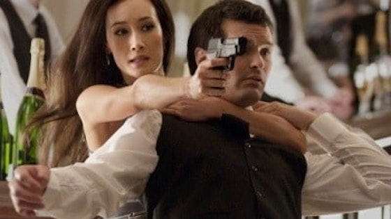 Nikita S01E01