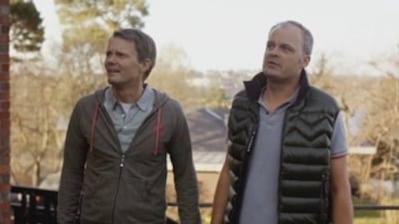 Solsidan S01E01