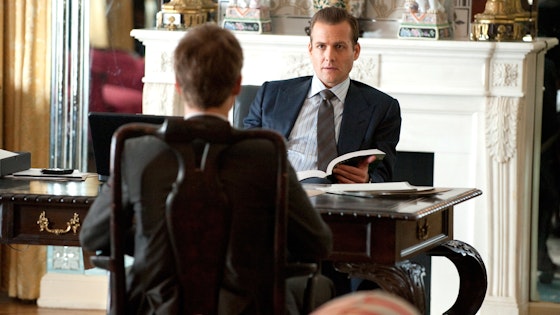 Suits S01E01