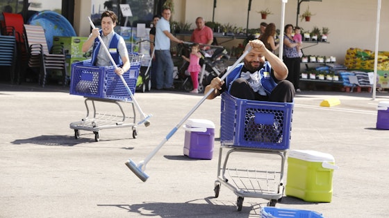 Superstore S01E01
